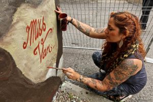 Signing_guerreras-mural_miss-van_mural-festival_0619