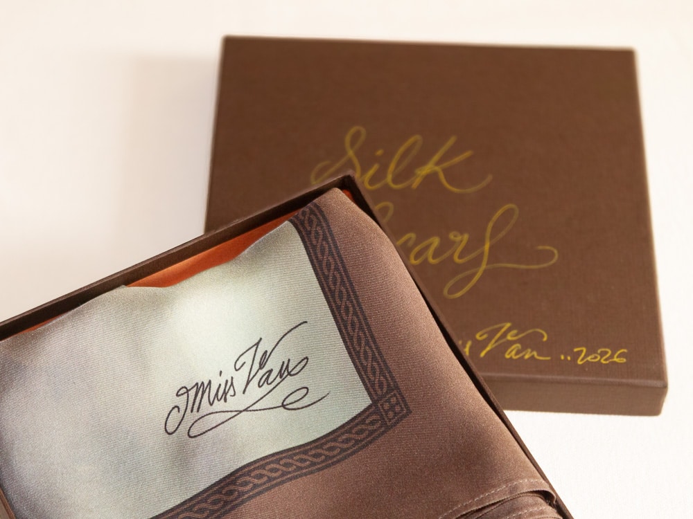 Muses Silk Scaf - Miss Van 2026